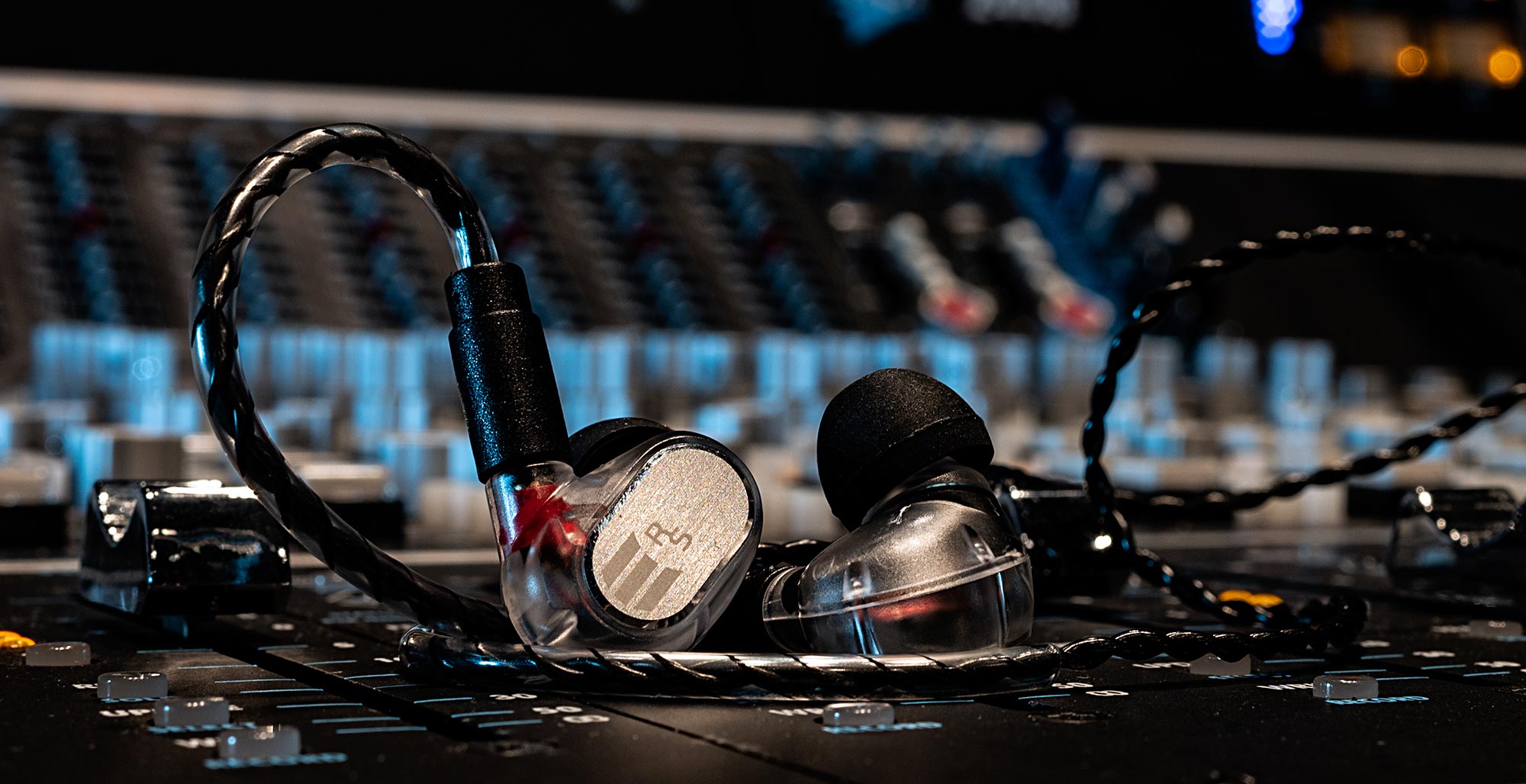 Acoustune provides innovative high quality dynamic earphones